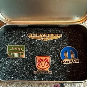 DaimlerChrysler Metal Tin with 5 brands pins